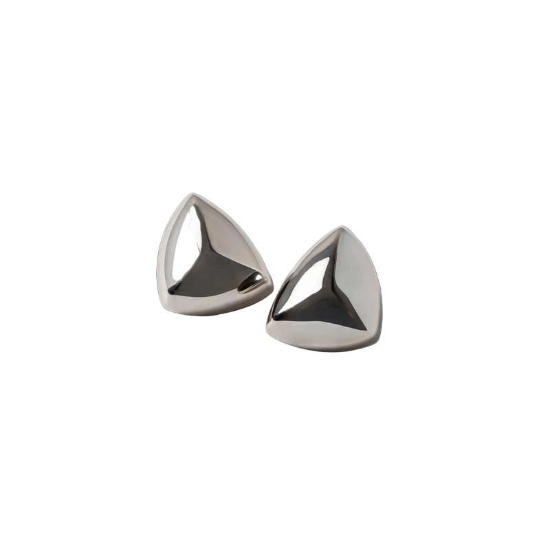Pendientes Lucia plata 925 diseño escultórico Space Age vista frontal - QDM joyería artesanal