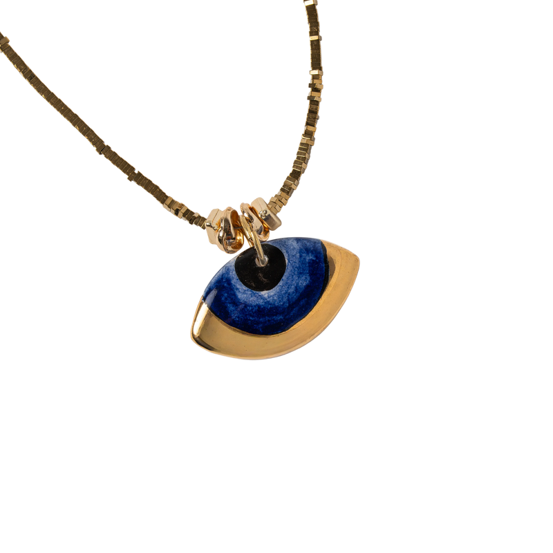 Collar La Pedrera ojo protector cerámica naranja vista frontal - QDM joyería artesanal